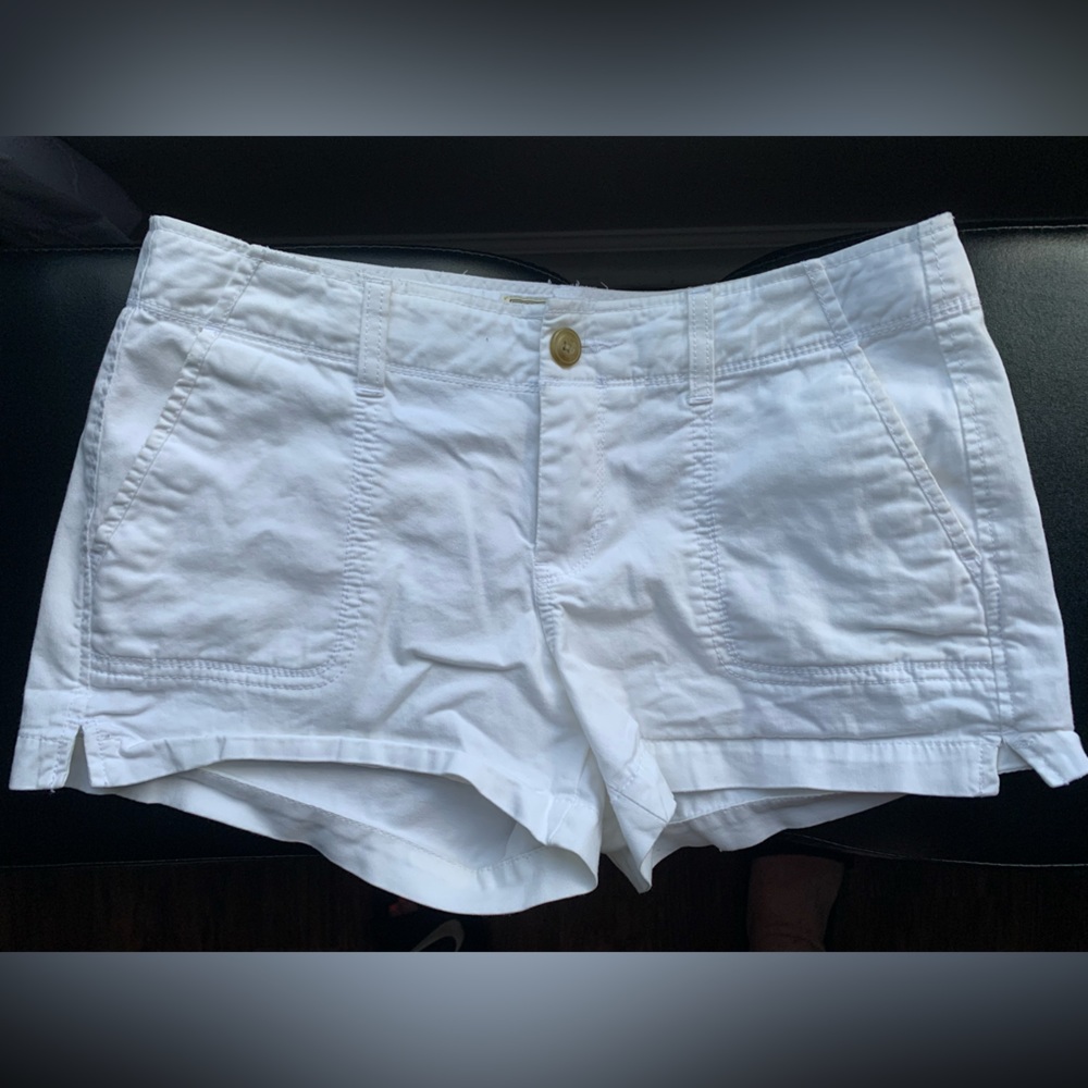 White Old navy shorts